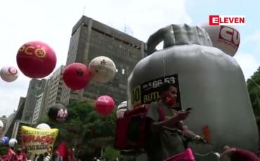 Embedded thumbnail for ဘရာဇီးတွင် သမ္မတဘော်ဆိုနာရိုအား စွပ်စွဲပြစ်တင်ရန် လူပေါင်းသောင်းချီ ဆန္ဒပြ