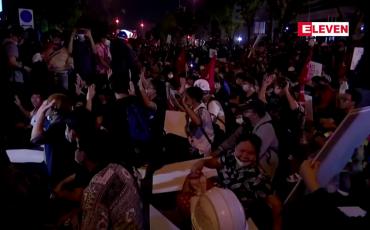 Embedded thumbnail for ထိုင်းတွင် ဖမ်းဆီးခံဆန္ဒပြခေါင်းဆောင်များကို ပြန်လွှတ်ပေးရေးအတွက် လူရာနှင့်ချီ တောင်းဆိုဆန္ဒပြ
