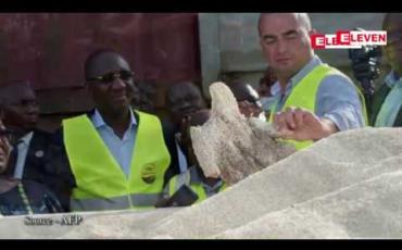 Embedded thumbnail for အိုင်ဗရီကိုစ့်တွင် မြန်မာ့ဆန် စားသုံးရန်မသင့်ဟုဆိုကာ ဖျက်ဆီးခံခဲ့ရသော်လည်း အာဖရိကစျေးကွက်သို့ မြန်မာ့ဆန် ဆက်လက်တင်ပို့မည်