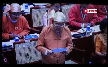 Embedded thumbnail for ဗီယက်နမ်နိုင်ငံထုတ် လျှပ်စစ်သုံးဘီး အမှိုက်သိမ်း ယာဉ်ငယ်များ ဝယ်ယူရန် ယခုဘဏ္ဍာနှစ် ဖြည့်စွက်ဘတ်ဂျက်တွင် တင်ပြတောင်းခံမည်ဟု ရန်ကုန်တိုင်း စီမံကိန်းနှင့် ဘဏ္ဍာရေးဝန်ကြီး ပြော 