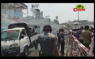 Embedded thumbnail for တောင်ငူမြို့တွင် မဟာသြင်္ကန် အကြတ်နေ့ နံနက်ပိုင်း ရေပက်ခံထွက်သူ ရေကစားသူများဖြင့် စည်ကားများပြား 