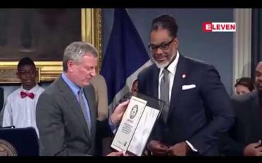 Embedded thumbnail for ကမ ္ဘာ့အရပ်အရှည်ဆုံးနိုင်ငံရေးသမားအဖြစ် နယူးယောက်မြို့ကောင်စီဝင်အမျိုးသားတစ်ဦးသတ်မှတ်ခံရ 