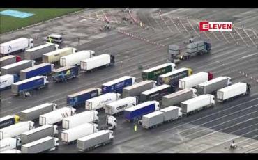 Embedded thumbnail for ပြင်သစ်နယ်စပ်ပိတ်လိုက်သည့်အတွက် အဂ်လန် Kent ကောင်တီ ကုန်တင်ကားဝင်းအတွင်းကားများပြည့်နေ 