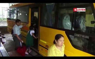 Embedded thumbnail for ယခုပညာသင်နှစ်တွင် ရန်ကုန်တိုင်း အစိုးရမှ ဝယ်ယူထားသည့်ကျောင်းကားအစီး ၂၀၀ အနက်မှ ၉၂စီးဖြင့် ပြေးဆွဲပေးနေ ကြောင်း YRTA တာဝန်ရှိသူပြော