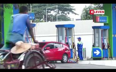 Embedded thumbnail for တစ်လီတာကျပ်ငွေ ၇၀၀ အောက်ကျဆင်းခဲ့သည့် 92 စက်သုံးဆီစျေးနှုန်းကျပ်ငွေ ရဝကျော်ပြန်လည်မြင့်တက်လာ 