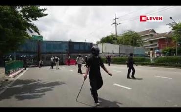 Embedded thumbnail for ဘန်ကောက်တွင် အစိုးရဆန့်ကျင်ဆန္ဒပြသူများနှင့်ရဲများ ခိုက်ရန်ဖြစ်ပွား