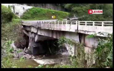 Embedded thumbnail for ဂုတ်တွင်းတံတားမှ ပြန်ဖြတ်သန်းနိုင်ပြီဖြစ်သော်လည်း ကွတ်ခိုင်နှင့်မူဆယ်ကြားတွင် ပစ်ခတ်မှုများရှိနေမှုကြောင့် ယာဉ်များသွားမရ သေးဘဲ ပိတ်မိနေဆဲဖြစ်ဟု သိရ