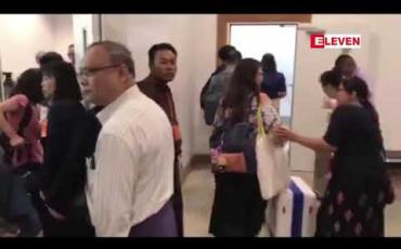 Embedded thumbnail for ရှမ်းပြည်နယ်မြောက်ပိုင်း၊ကွတ်ခိုင်မြို့နယ်ရှိတိုက်ပွဲများအကြားပိတ်မိနေသည့်နိုင်ငံခြားသား(၂၈)ဦးကိုတပ်မတော်ဧ၊်အစီအစဉ်ဖြင့် ရန်ကုန်မြို့သို့ပြန်လည်ပို့ဆောင် 