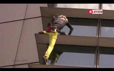 Embedded thumbnail for “French spiderman” နာမည်ရ ပြင်သစ်နိုင်ငံသား မနီလာမြို့ရှိ မိုးမျှော်တိုက်ပေါ်တက်ပြပြီးနောက် ထိန်းသိမ်းခံရ