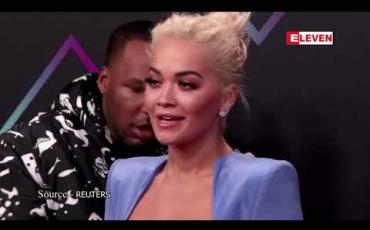 Embedded thumbnail for လော့ဒေါင်းစည်းမျဉ်းများကို ချိုးဖောက်ထားသည့် ပေါ့ပ်စတား Rita Ora ထပ်မံတောင်းပန်