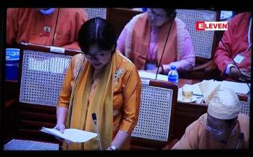 Embedded thumbnail for ကမ်းနားလမ်းသစ်တွင် ကွန်တိန်နာယာဉ်များ ယာဉ်စည်းကမ်းမလိုက်နာမှုကြောင့် ယာဉ်ကြောပိတ်ဆို့မှု၊ ယာဉ်ထိခိုက်မှုနှင့် လူသေဆုံးမှုများရှိနေသဖြင့် သက်ဆိုင်ရာက ကြပ်မတ်ရန် ရန်ကုန်တိုင်းလွှတ်တော်ကိုယ်စားလှယ် တိုက်တွန်း 