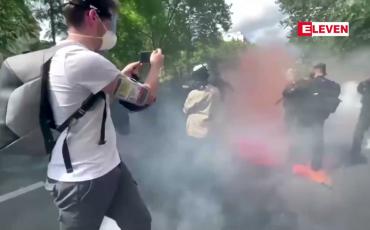 Embedded thumbnail for ပြင်သစ်နိုင်ငံ၊ ပဲရစ်မြို့တွင် Covid-19 ရောဂါထိန်းချုပ်ရေးအစီအစဉ်များကို ဆန့်ကျင်ဆန္ဒပြသူများနှင့်