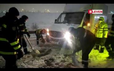 Embedded thumbnail for စပိန်နိုင်ငံ၊ မက်ဒရစ်မြို့တွင် နှင်းမုန်တိုင်းကျရောက်မှုကြောင့် ကားအတွင်း ပိတ်မိနေသူများကို စစ်တပ်က ကယ်ဆယ်ခဲ့ရ