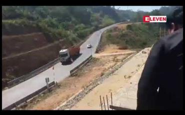 Embedded thumbnail for မြဝတီ ဒေါနတောင်ကျော် အာရှလမ်းသစ်ရှိ ယာဉ်မတော်တဆမှု မကြာခဏဖြစ်ပွားနေသော မိုင်တိုင် ၁၅၈ နှင့်် ၁၅၉ ကြားကို ကျပ် ၄၀၂ သန်း ကုန်ကျခံပြီး လေးလမ်းသွားအဖြစ် ပြင်ဆင်နေ