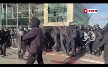 Embedded thumbnail for ထရန့်ကို ထောက်ခံသည့် လူစုဆန္ဒပြမှုများအတွင်း ဓားထိုးခံရသူ လေးဦးရှိပြီး တစ်ဦး သေနတ်ဒဏ်ရာရ 