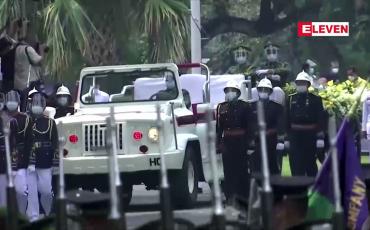 Embedded thumbnail for ဖိလစ်ပိုင်သမ္မတဟောင်း ဘန်နစ်နိုအကွီနို၏ အရိုးပြာကို Manila Memorial Park ဂူသင်္ချိုင်းတွင် မြှုပ်နှံ