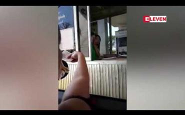 Embedded thumbnail for လမ်းတံတားအသုံးပြုခ ငါးကျပ်တန် ပေးဆောင်ရာ လက်မခံသည့် တိုးဂိတ်ဝန်ထမ်းကို အလုပ်မှထုတ်ပယ်