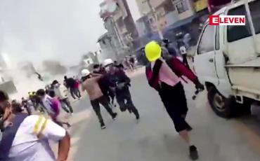 Embedded thumbnail for မြန်မာနိုင်ငံတွင် ငြိမ်းချမ်းစွာ ဆန္ဒပြမှုများအား အကြမ်းဖက်ဖြိုခွင်းခဲ့သည့်အတွက် တာဝန်ရှိသူများကို ရက်ပိုင်းအတွင်း ထပ်မံ အရေးယူသွားမည်ဟု အမေရိကန်အစိုးရ သတိပေး
