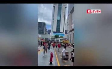 Embedded thumbnail for လူများ အထိတ်တလန့်ထွက်ပြေးခဲ့ကြရသည့် တရုတ်နိုင်ငံက မိုးမျှော်အဆောက်အဦးတစ်ခုတုန်ခါမှုဖြစ်စဉ်