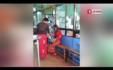 Embedded thumbnail for မိတ္တီလာမြို့နယ်တွင်NLDပါတီမှလွှတ်တော်ကိုယ်စားလှယ်လောင်းမဲဆွယ်သွားစဉ်အမျိုးသားတစ်ဦးကခဲဖြင့်ထုသဖြင့်မဲဆွယ်ပွဲသို့လိုက်ပါလာသောအမျိုးသမီးတစ်ဦးဒါဏ်ရာရ 