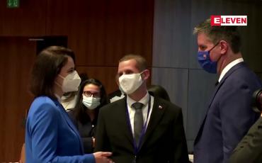 Embedded thumbnail for Ryanair လေယာဉ်ကိုကြားဖြတ်ပြီး အတိုက်အခံသတင်းထောက်ကိုဖမ်းဆီးမှုဖြစ်ပြီးနောက် ဘယ်လာရုစ်နိုင်ငံ၏ အရေးပါသည့်ကဏ္ဍများကို အီးယူပိတ်ဆို့