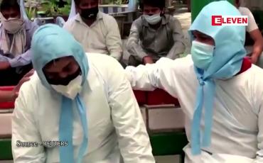 Embedded thumbnail for အိန္ဒိယတွင် ကိုရိုနာဗိုင်းရပ်စ်ဖြင့် သေဆုံးသူ စုစုပေါင်း သုံးသိန်းကျော် ရှိလာသဖြင့် ကမ္ဘာပေါ်တွင် တတိယ သေဆုံးသူ အများဆုံးနိုင်ငံ ဖြစ်လာ