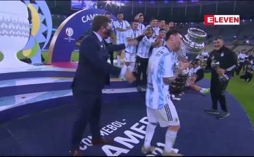 Embedded thumbnail for မက်ဆီရဲ့ ဘဝမှာ အမည်းစက်ဖြစ်နေတဲ့ မေဂျာဆုဖလားအောင်မြင်မှုကို ပထမဆုံးပိုင်ဆိုင်ခွင့်ရပါပြီ။