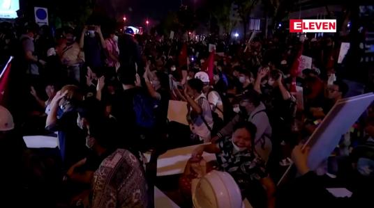 Embedded thumbnail for ထိုင်းတွင် ဖမ်းဆီးခံဆန္ဒပြခေါင်းဆောင်များကို ပြန်လွှတ်ပေးရေးအတွက် လူရာနှင့်ချီ တောင်းဆိုဆန္ဒပြ