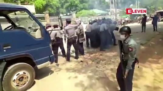Embedded thumbnail for ကာကွယ်ရေးဝန်ကြီး၊ပြည်ထဲရေးဝန်ကြီးနှင့်ပြည်ထဲရေးဒုဝန်ကြီးတို့ ကိုအရေးယူပိတ်ဆို့ ဗြိတိန်အစိုးရထုတ်ပြန်