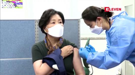 Embedded thumbnail for တောင်ကိုရီးယားသမ္မတ မွန်ဂျေအင်း အက်စ်ထရာဇနက်ကာ ကာကွယ်ဆေး ထိုးနှံခံ