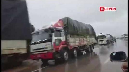 Embedded thumbnail for ရေကြီးမှုကြောင့် မြဝတီနယ်စပ်ကုန်သွယ်လမ်းကြောင်းပေါ်ရှိ ဂျိုင်း(ကျုံဒိုး)ပွန်တွန်းတံတား ပိတ်ထားရသည့် အတွက် နှစ်ဖက်ကုန်ကားများ ရာချီပိတ်မိနေ
