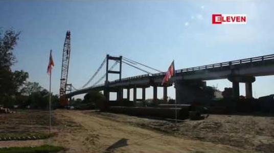 Embedded thumbnail for လပွတ္တာ (ပင်လယ်လေး) ကြိုးတံတား ပြင်ဆင်နေချိန် ဇက်ရေယာဉ်များဖြင့် ဖြတ်သန်းသွားနေရပြီး ဇက်ကူးခစျေးများ ကြီးမြင့်နေဟု ဒေသခံများပြော 