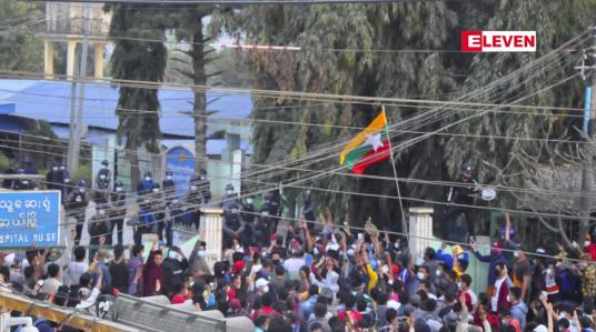 Embedded thumbnail for မူဆယ်မြို့ဆေးရုံသို့ ဝင်ရောက်ခဲ့သော တပ်မတော်နှင့် ရဲတပ်ဖွဲ့ကို ဆန္ဒထုတ်ဖော်မှုပြုခဲ့