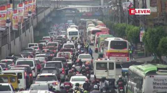 Embedded thumbnail for မနီလာတွင် ယာဉ်ကြောပိတ်ဆို့မှုများကြောင့် လူနာတင်ယာဉ်ပေါ်တွင် လူနာများ အသက်ဆုံးရှုံးနေရ