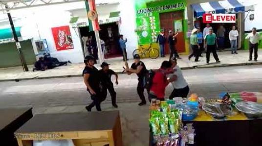 Embedded thumbnail for မက္ကဆီကိုတွင်  ဆန္ဒပြသူများက မြို့တော်ဝန်တစ်ဦးကို ဖမ်းခေါ်ပြီး ကားဖြင့် တရွတ်တိုက် ဆွဲသွားခဲ့