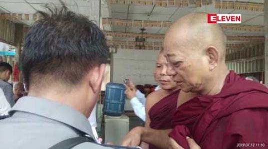 Embedded thumbnail for ကျေးရွာသားအချို့ ဝင်ရောက်ရိုက်နှက်မှုကြောင့် ဆေးရုံတက်နေရသည့် မလှိုင်မြိို့နယ် ရွှေပေါ်ကျွန်း ဆရာတော် ဒဏ်ရာအခြေအနေ သက်သာ၍ ဆေးရုံဆင်းနိုင်ပြီဟုသိရ 