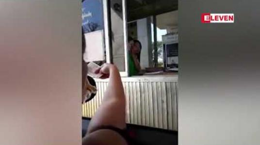 Embedded thumbnail for လမ်းတံတားအသုံးပြုခ ငါးကျပ်တန် ပေးဆောင်ရာ လက်မခံသည့် တိုးဂိတ်ဝန်ထမ်းကို အလုပ်မှထုတ်ပယ်