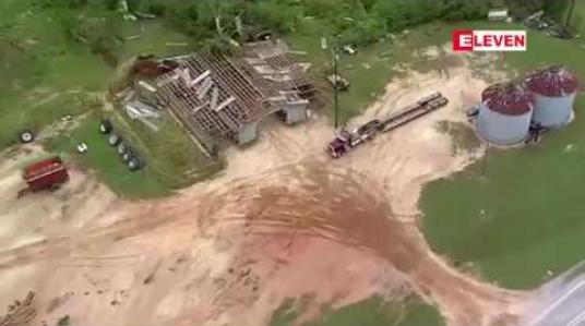 Embedded thumbnail for အမေရိကန်နိုင်ငံတောင်ပိုင်းတွင် အင်အားပြင်းမုန်တိုင်းများကြောင့် သုံးဦးသေဆုံးခဲ့