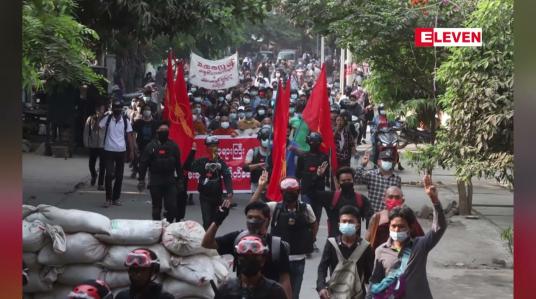 Embedded thumbnail for မန္တလေးမြို့တွင် ကျန်းမာရေးမိသားစု အရုဏ်ဦးသပိတ် စုရပ်နေရာတွင် သေနတ်ပစ်ဖောက် လူစုခွဲခံရ