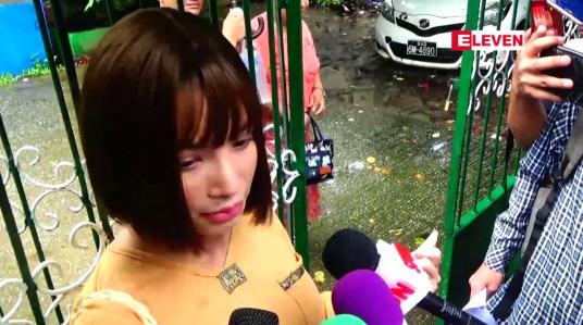 Embedded thumbnail for အဆိုတော်အစ္စဏီနှင့်မိခင်ဖြစ်သူတို့က အမှားကျူးလွန်ကြောင်း တောင်းပန်ခဲ့သဖြင့် တရားလို စူးရှထက်က အမှုရုပ်သိမ်းလွှာတင်